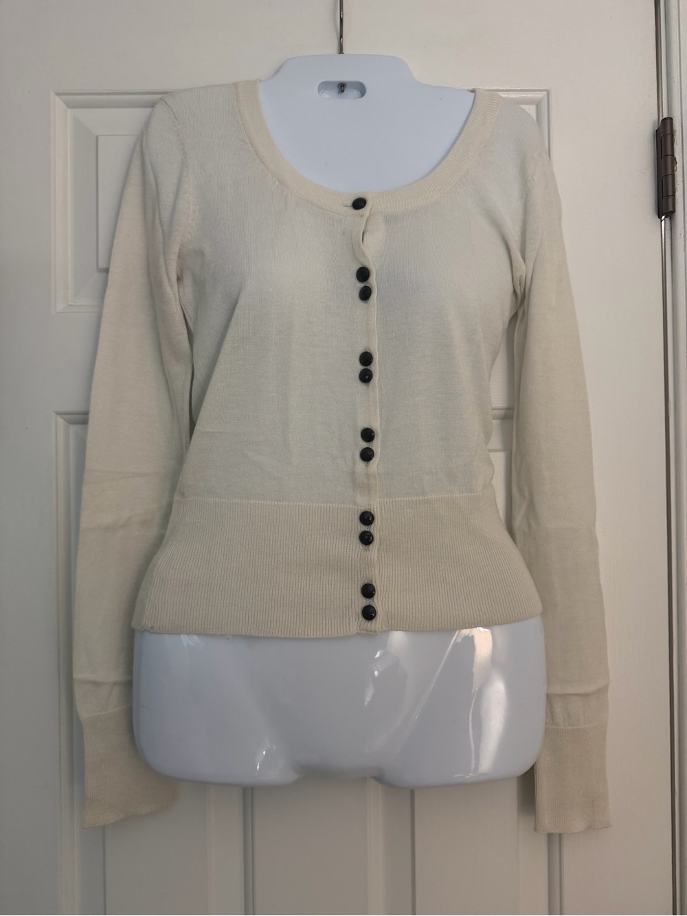 Witchery Cream Knit Sweater Size S NWT Lightweight Stretch Minimalist Top